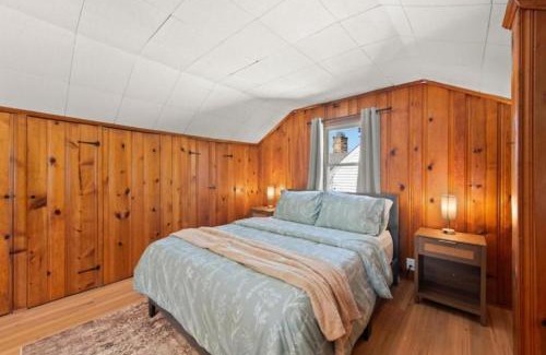 Euclid House | X 3BR Home Bright and Open In Euclid Near Cleveland