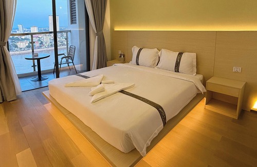 Daun Penh Hotel | X One Hotel