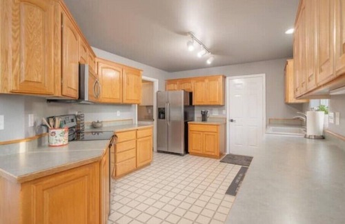 Green House | Xenia House-Roseburg Retreat with a View! Near Wildlife Safari