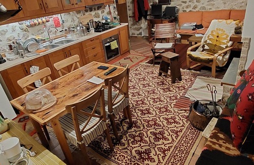 Theodoriana House | Xenonas Ventista 2 beds, renovated old house in an imposing mountain landscape