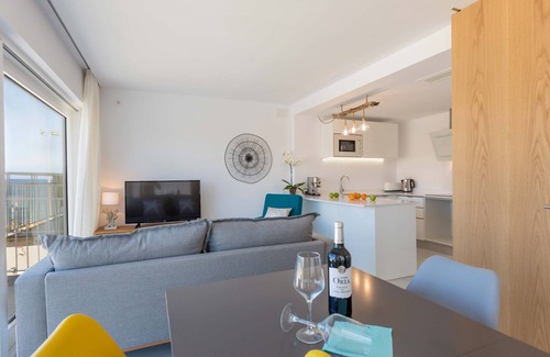 S'Illot-Cala Morlanda Apartment | Ximet Mar - apartment right on the beach, air conditioning, internet
