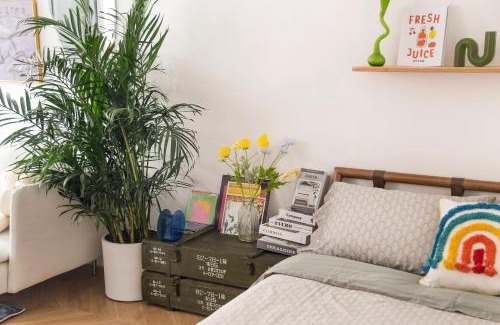 Downtown Shanghai Apartment | Xizhi B&B & Vintage Apartment