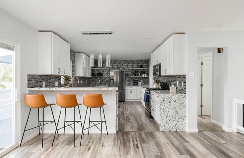 La Mesa House | XTRA 10% OFF until Nov: Pool, outdoor fire pits, chef's kitchen, gym