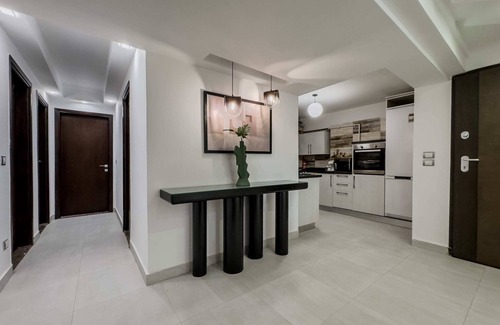 An-Nuzhah Apartment | Xuru Stays I The 3bdr Avant-garde Residence 5 min to Airport