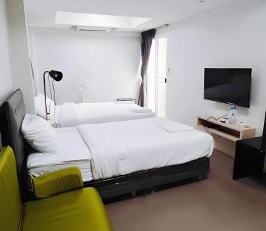 Wang Burapha Phirom Apartment | XX Mitr Inn The Grand Palace Bangkok - Mrt Samyot Station