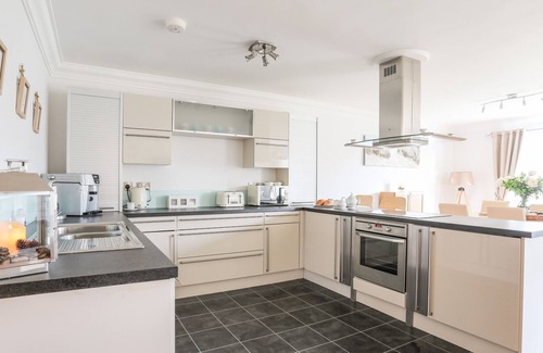 Edern Cottage | Y GYFRINACH, pet friendly, country holiday cottage in Morfa Nefyn