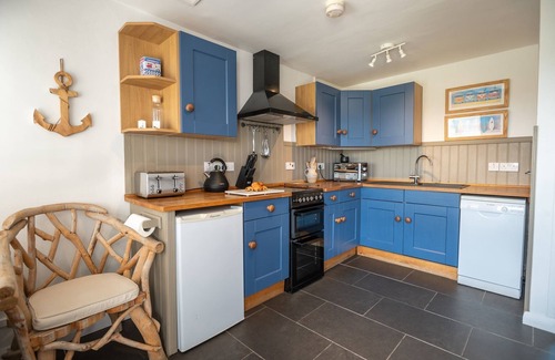 Holyhead Cottage | Y Lleiaf - sleeps 5 guests in 2 bedrooms