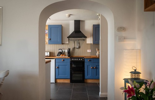 Holyhead Cottage | Y Lleiaf - sleeps 5 guests in 2 bedrooms