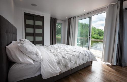 Mauricie Boat Rental | Yacht Club de Trois-Rivières 2 - Maison flottante