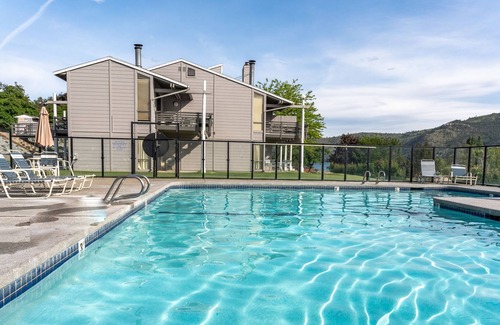Wapato Point Condo | Yacinde C4 Waterfront Condo with Loft, Sleeps 6