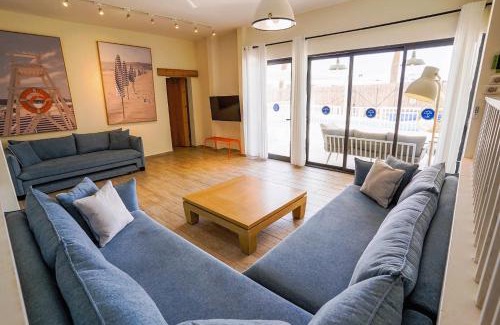 Eilat Villa | YalaRent Cliff side villa with private pool