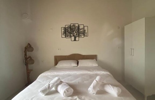 Cumhuriyet Bed & Breakfast | YALI OTEL SEFERİHİSAR ÜRKMEZ