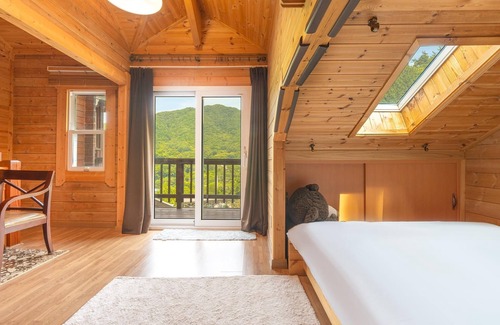 Yongmun House | Yangpyeong Isobiyagi Spa Pension