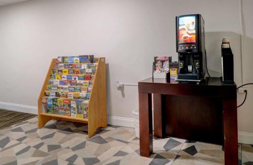 North Conway Hotel | Yankee Clipper Inn, SureStay Collection by Best Western