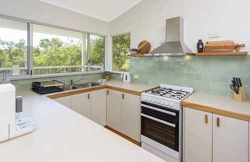 Peppermint Grove Beach House | Yarrimbah - Stunning Holiday Retreat