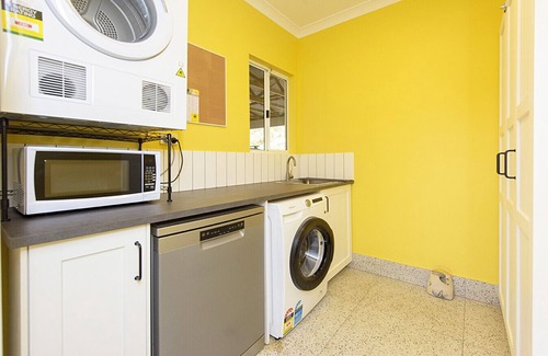 Peppermint Grove Beach House | Yarrimbah - Stunning Holiday Retreat