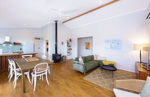 Peppermint Grove Beach House | Yarrimbah - Stunning Holiday Retreat