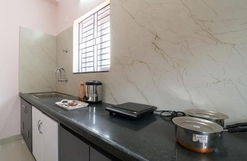 Tirupati Apartment | Yashwithaa Homestay Tirupati - New Hill View Apartments with Balcony, AC, WiFi, TV