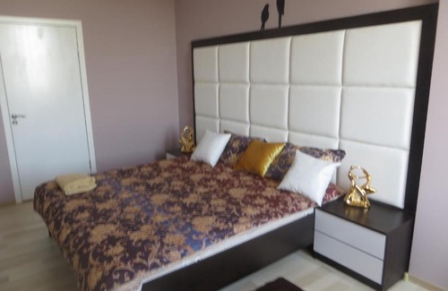 Bishkek Apartment | Yellow apartment in the center of Bishkek
