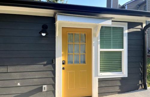 West End Apartment | Yellow Door Retreat Minutes to Dwntwn