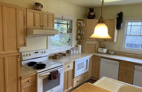 Cordova Cabin | Yellow House Adventure Lodge