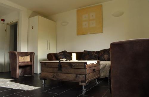 Edinghausen House | Yellow House