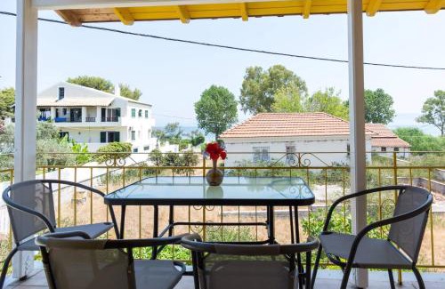 Kavos Apartment | Yellow House