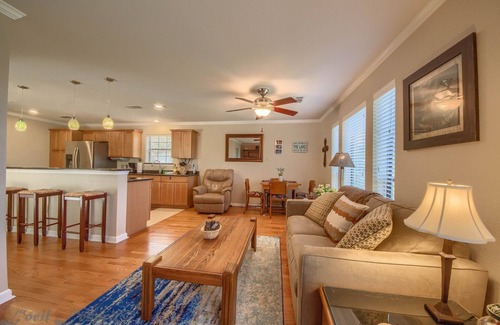 Canyon Lake House | Yellow Rose Cl 2459 1 Bedroom Home by RedAwning