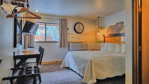 Gardiner Hotel | Yellowstone Village Inn and Suites