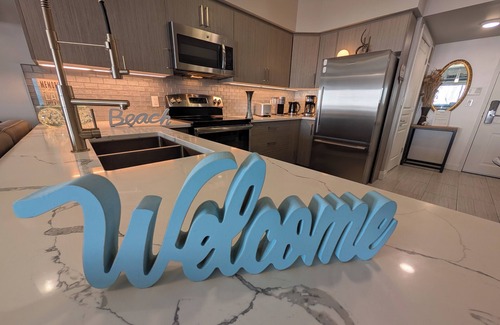 Long Point Condo | Yes that's the Lake view ! Private beach - Rooftop patio - Large balcony