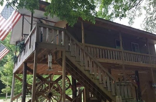 Olivehill Cabin | Yogi Bears Cozy Cabin on the Branch at Up The Creek