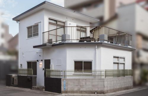 Kagoshima Apartment | YokaYado Kagoshima Chuo - Retro Style Japanese Modern Entire House with Rooftop Balcony