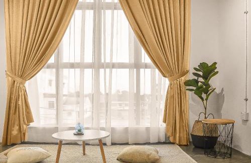 Yong Peng House | Yong Peng homestay 永平民宿- 3 Bedroom Shoplot converted BnB at level 1 &2, for business travellers, Street Parking, WIFI, 1 min to KFC & MCD
