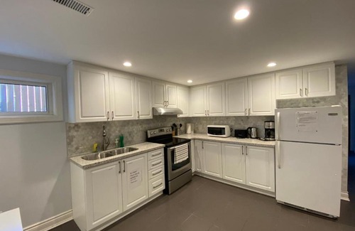 Newtonbrook House | Yonge and Finch Subway !SS Spacious & Quiet Private Bdr with Shared Bathroom