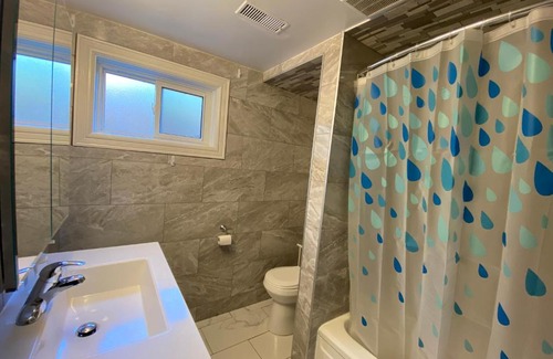 Newtonbrook House | Yonge and Finch Subway !SS Spacious & Quiet Private Bdr with Shared Bathroom