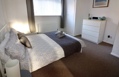 Belfast Apartment | York Rd area, 2 bed, 15 min walk to Cathedral Qtr