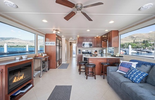 Chelan Boat Rental | You can't beat these views w/this unique houseboat ON Lake Chelan