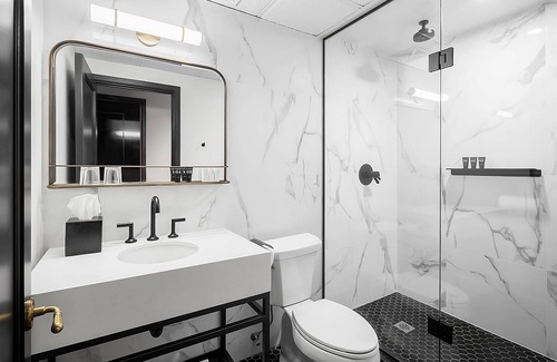 Riverside Hotel | You Found it! 3 Restful Units, On-Site Bar, Minutes From Yonge-Dundas Square