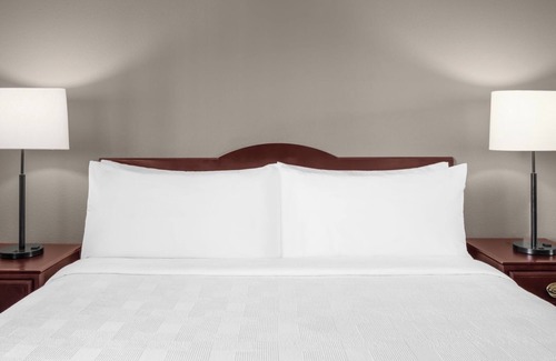 East Lake Hills Hotel | You Found it! Spacious 1BR Suite w/Separate Living Area, Free Breakfast!