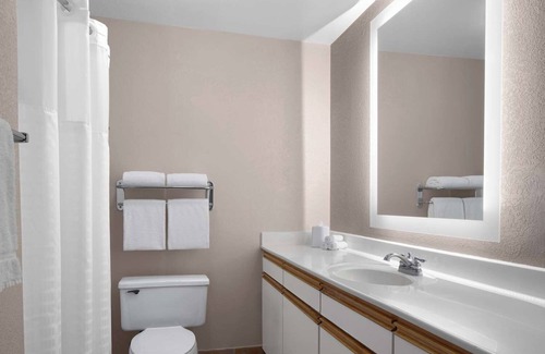 East Lake Hills Hotel | You Found it! Spacious 1BR Suite w/Separate Living Area, Free Breakfast!