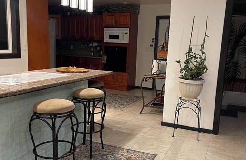 Waianae House | You will first go through a war zone, next, hidden gem. No neighbors, st lights.