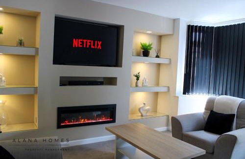 Bilston House | Your 3BR - Home away from Home