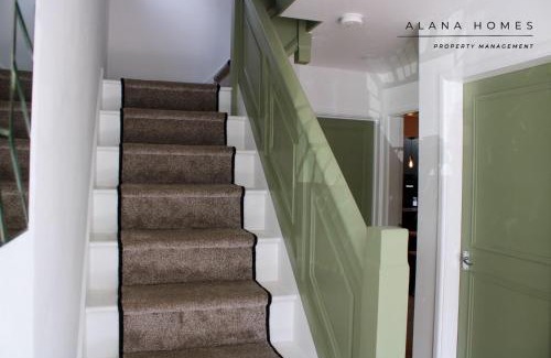 Bilston House | Your 3BR - Home away from Home