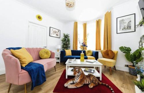 South Norwood House | Your Chic 3BR Home Comfort and Style in London