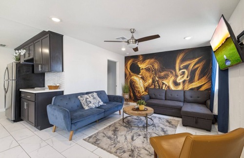 Garfield House | Your Downtown Home with California King Bed Unit A