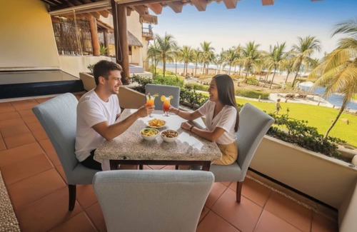 Ixtapa - Zihuatanejo House | Your Dream Vacation Awaits at our Beachfront Villa