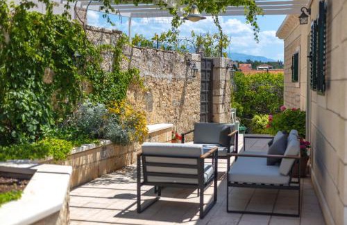 Sumartin Villa | Your Family Oasis by the Sea Villa Mir Vami, heated pool