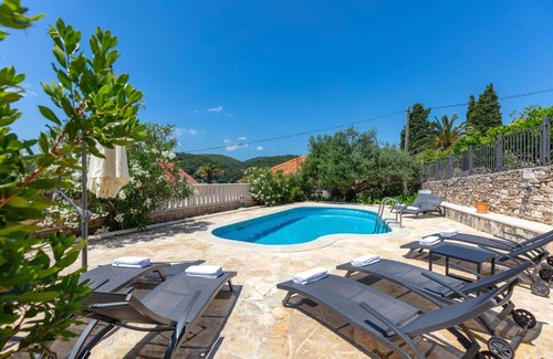Sumartin Villa | Your Family Oasis by the Sea Villa Mir Vami, heated pool