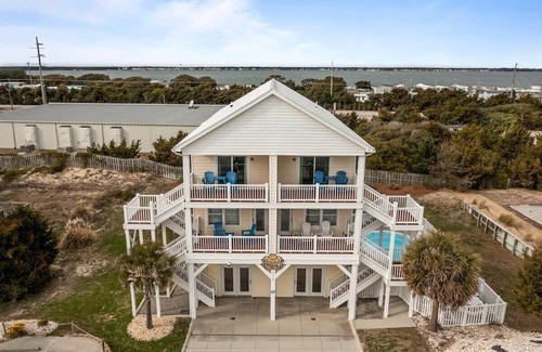 Emerald Isle House | Your Happy Place, just steps to the beach unit West