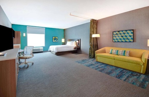 Downtown Tucson Hotel | Your Home Away From Home! Onsite Pool, Kitchen, Free Breakfast, Parking!